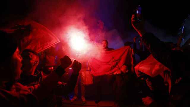 Aficionados de Marruecos celebrando su pase a semifinales del Mundial en Bruselas