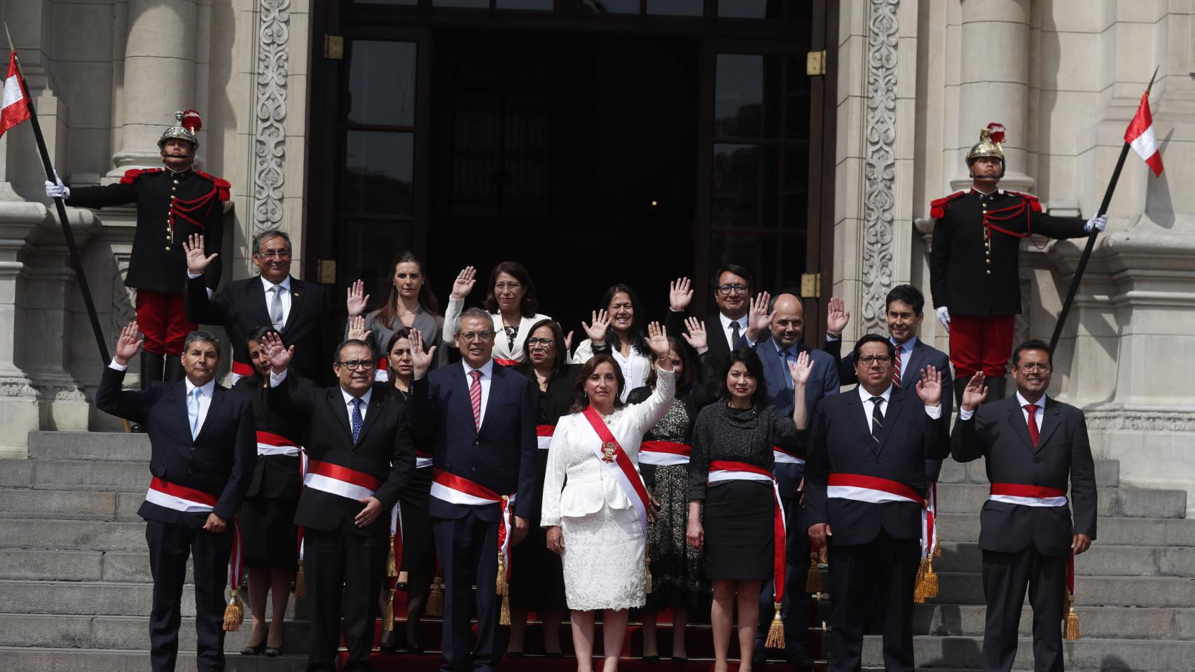 La Presidenta De Perú, Dina Boluarte, Nombra Su Gabinete 3 Días Después ...