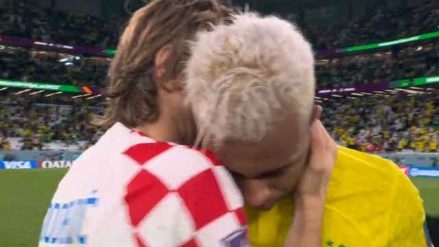 Modric, consolando a Rodrygo tras el Croacia - Brasil del Mundial de Qatar 2022