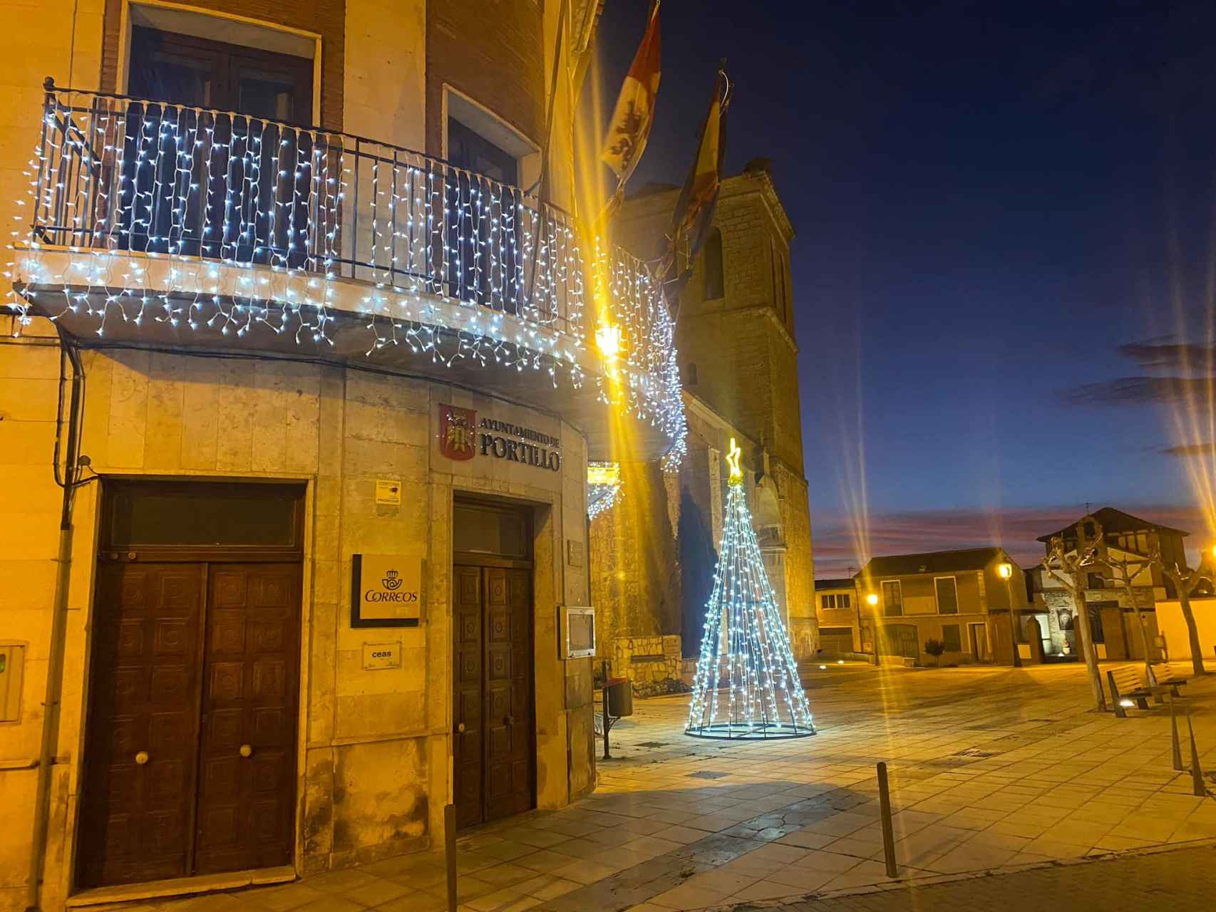 El Ayuntamiento de Portillo se cubre de Navidad