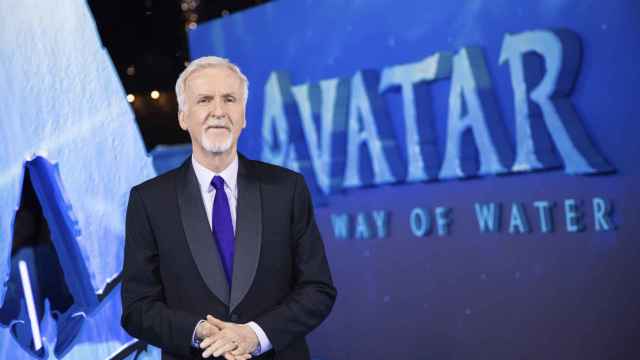 James Cameron posa en la première mundial de 'Avatar: El sentido del agua'.