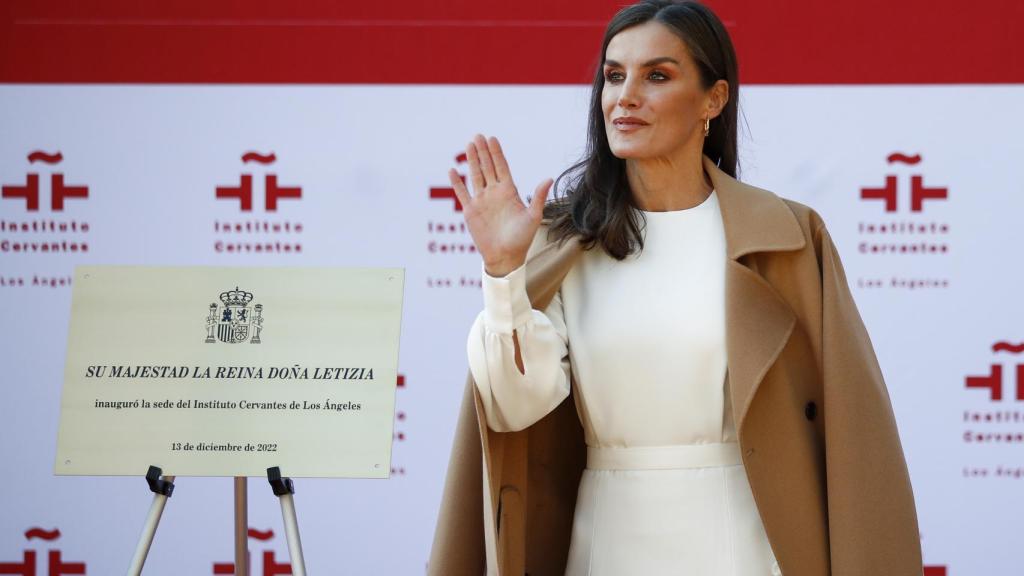 Letizia, de blanco nupcial para su gran estreno en la alfombra roja de Los  Ángeles