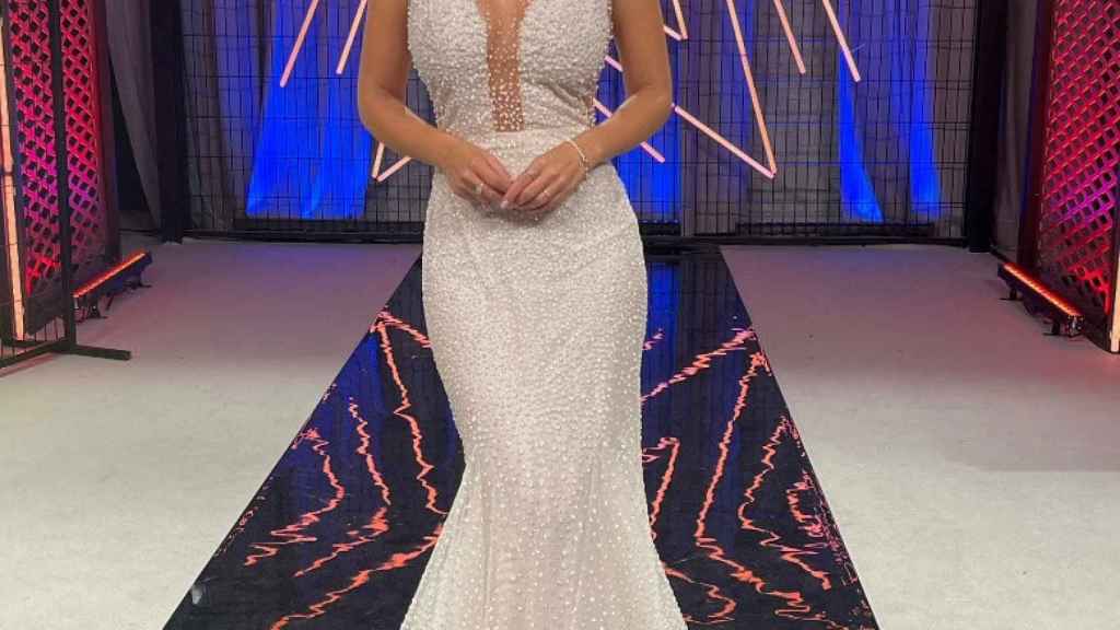 Edurne abre a vestirse de novia más de la boda: su espectacular vestido blanco de pedrería