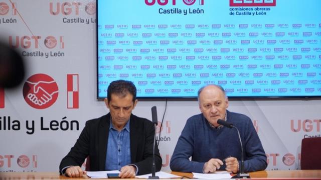 Los secretarios generales de CCOO y UGT en Castilla y León, Vicente Andrés y Faustino Temprano, presentan los actos de la concentración en las Cortes de Castilla y León con motivo de la aprobación el 23 de diciembre de los Presupuestos Generales de la Comunidad