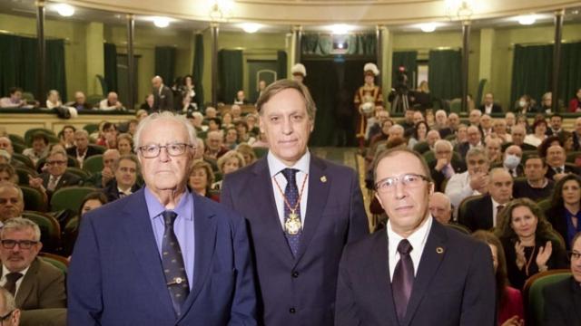 El alcalde de Salamanca, Carlos García Carbayo, preside el acto de entrega de las Medallas de Oro de Salamanca 2022