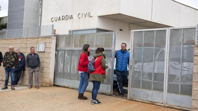 Imagen de la entrada a la casa-cuartel de Quintanar del Rey. Foto: Lola Pineda (EP)