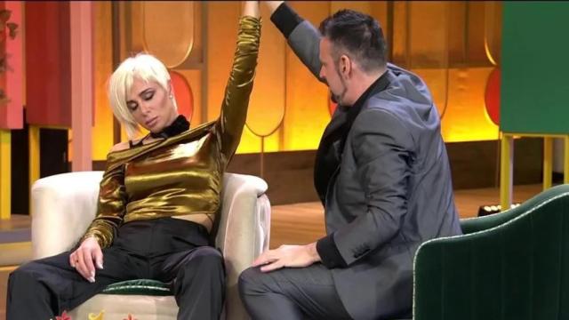 Ana María Aldón, hipnotizada en 'Fiesta' de Telecinco