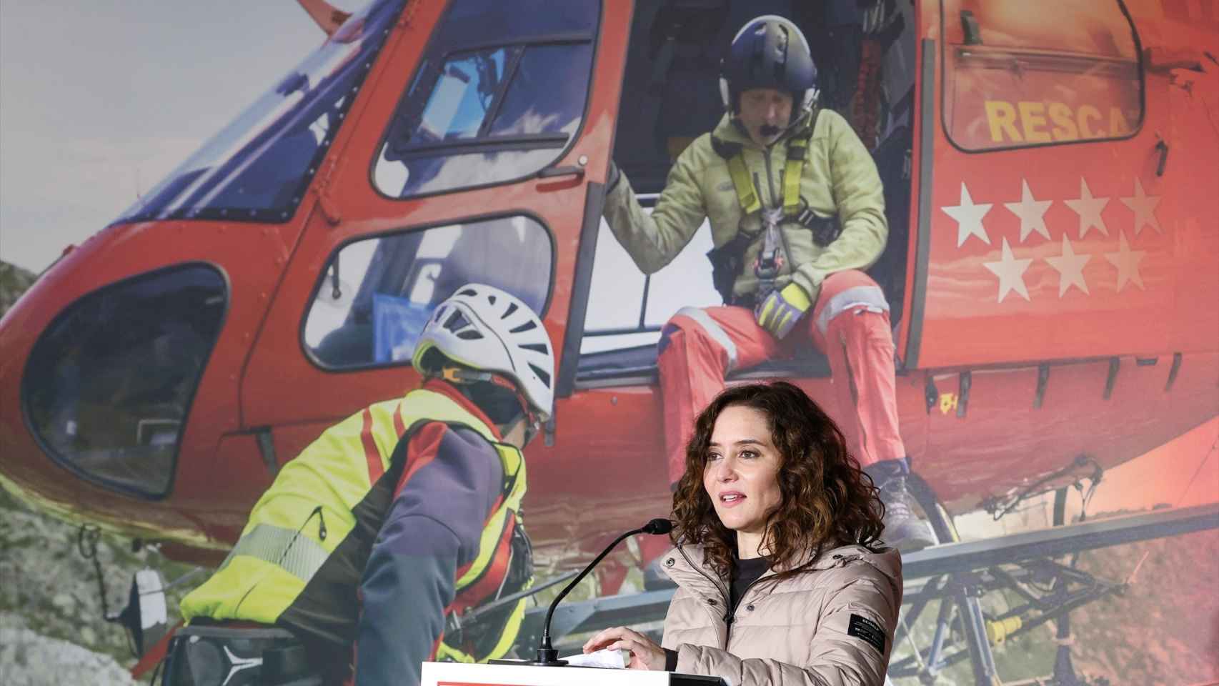 Isabel Díaz Ayuso, este sábado en la celebración del aniversario del Grupo Especial de Rescate en Altura (GERA), en el parque de bomberos de Navacerrada.