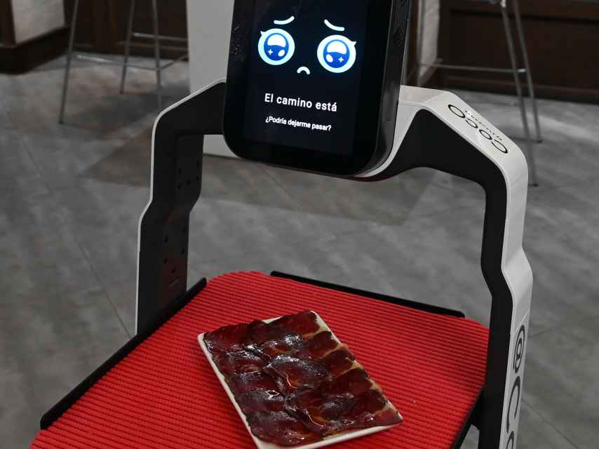 Coquito, el primer camarero robot de Castilla y León, del restaurante Coco Atapuerca