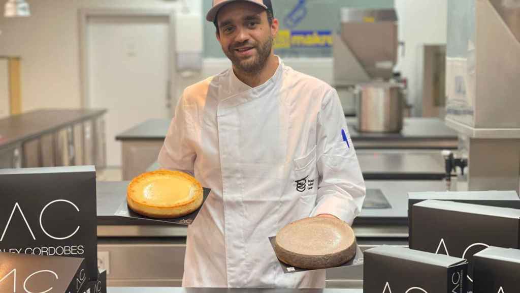 David Cordobés, uno de los dos hermanos que preparan las tartas de Álex Cordobés.