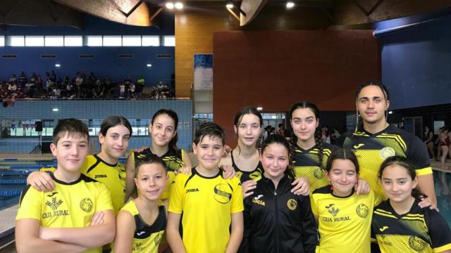 Los Dragones en la piscina leonesa