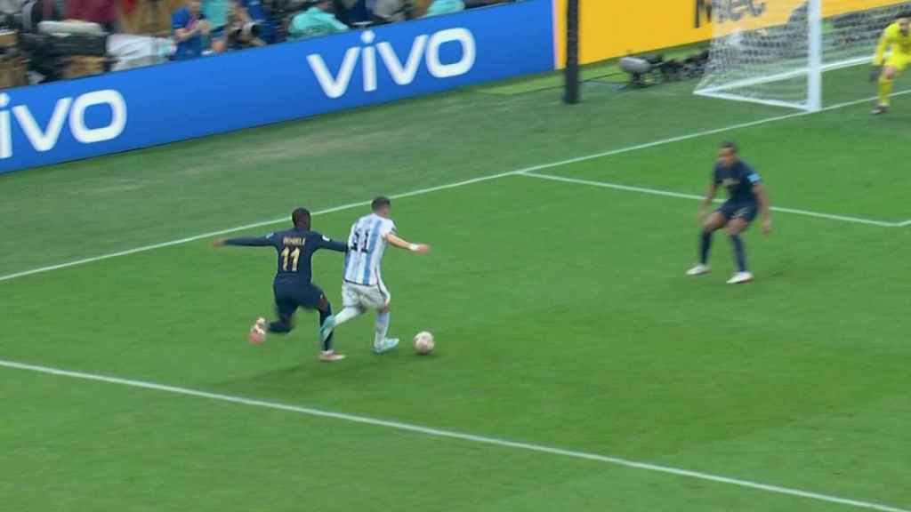 Penalti a Di María en la final del Mundial