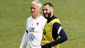 Deschamps y Karim Benzema, durante una concentración de Francia