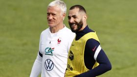 Deschamps y Karim Benzema, durante una concentración de Francia
