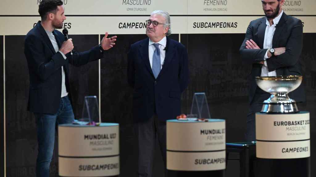 Rudy Fernández, junto a José Bogas y Jorge Garbajosa.