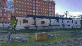Otro tren de cercanías pintado entero con grafiti en abril.