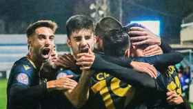 Los jugadores del Intercity celebran la victoria ante el Mirandés.