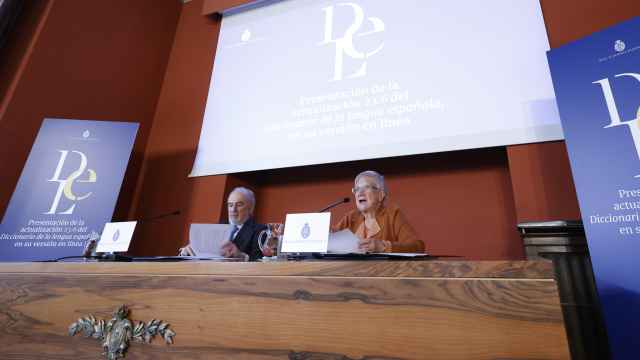 Santiago Muñoz Machado y Paz Battaner, durante la presentación de novedades del Diccionario de la RAE. Foto: Javier Lizón (Efe)