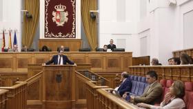 Paco Núñez dirigiéndose a José Luis Martínez Guijarro durante su turno de palabra.