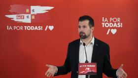 El dirigente socialista, Luis Tudanca, interviene en un encuentro con la prensa en Valladolid, este miércoles.
