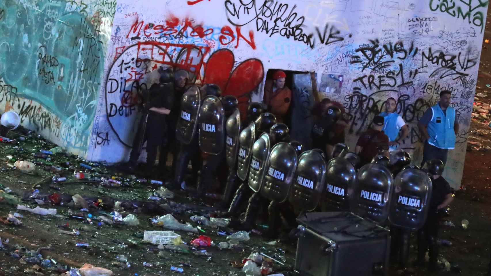 Intervención de la policía en el Obelisco de Buenos Aires durante la fiesta por el Mundial