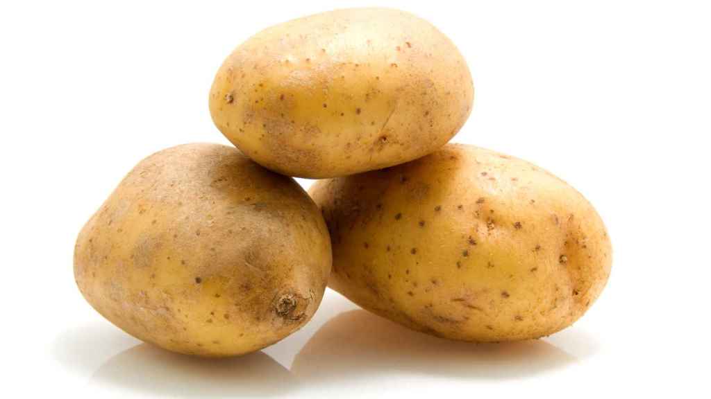 Imagen de archivo con tres patatas.