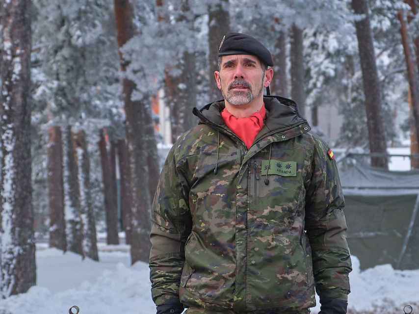 El teniente coronel Aranda Gil, en la base de Letonia.