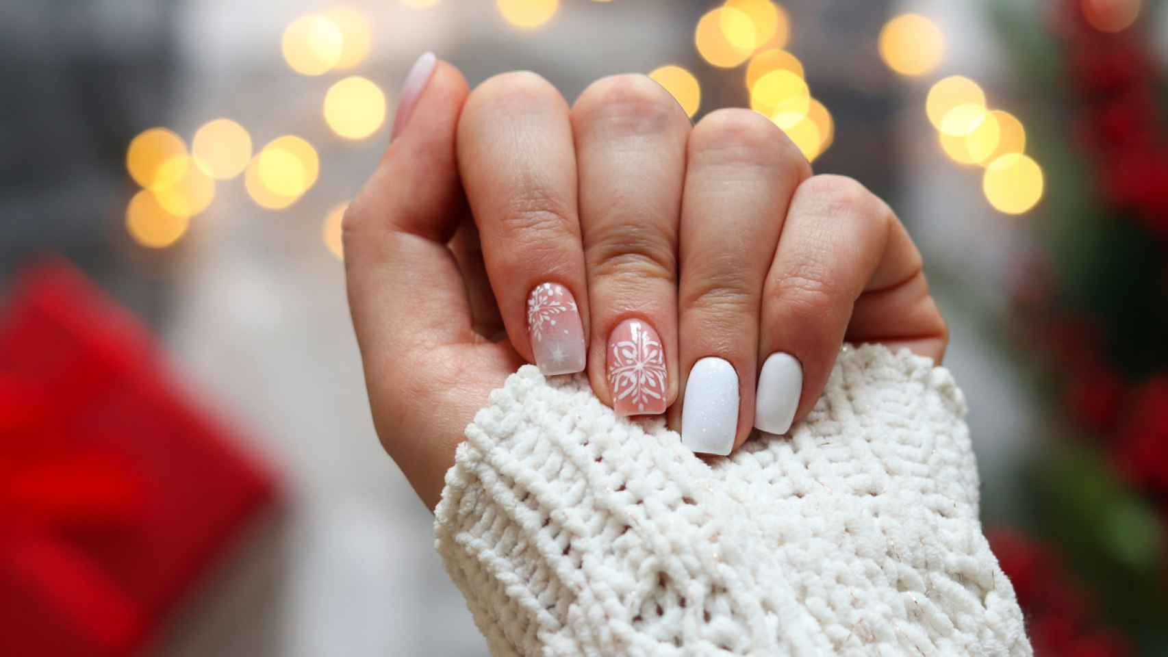Ideas para pintarte las uñas con los diseños de manicuras navideñas más  bonitos ( y elegantes)
