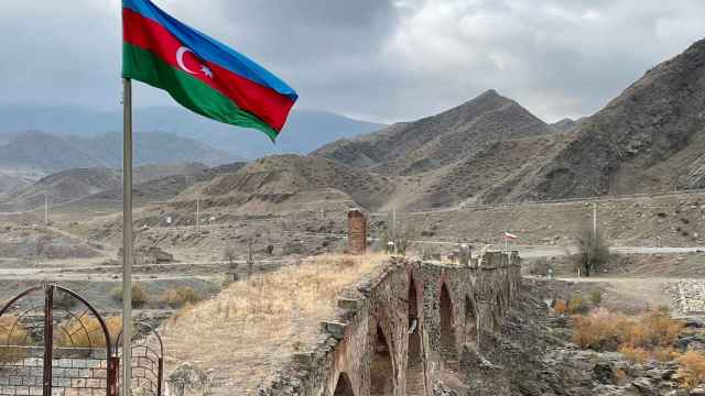 El puente de Judafereín, que separa Azerbaiyán de Irán.