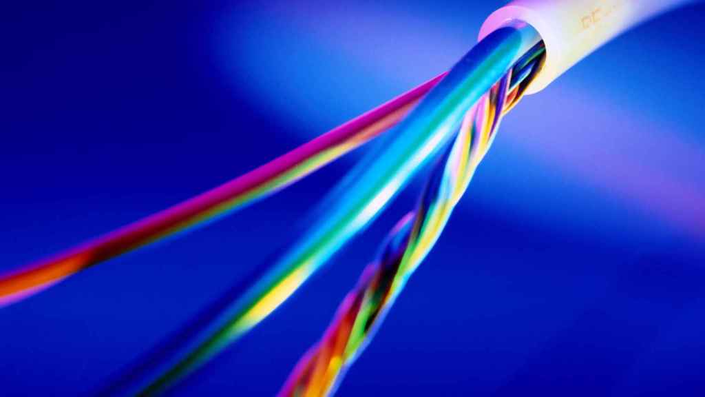 Imagen de un cable de fibra óptica.