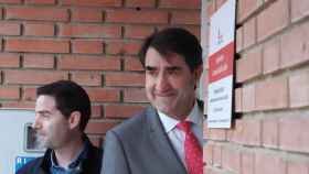 El consejero de Medio Ambiente, Vivienda y Ordenación del Territorio, Juan Carlos Suárez-Quiñones, visita una vivienda en la localidad de Traspinedo (Valladolid)