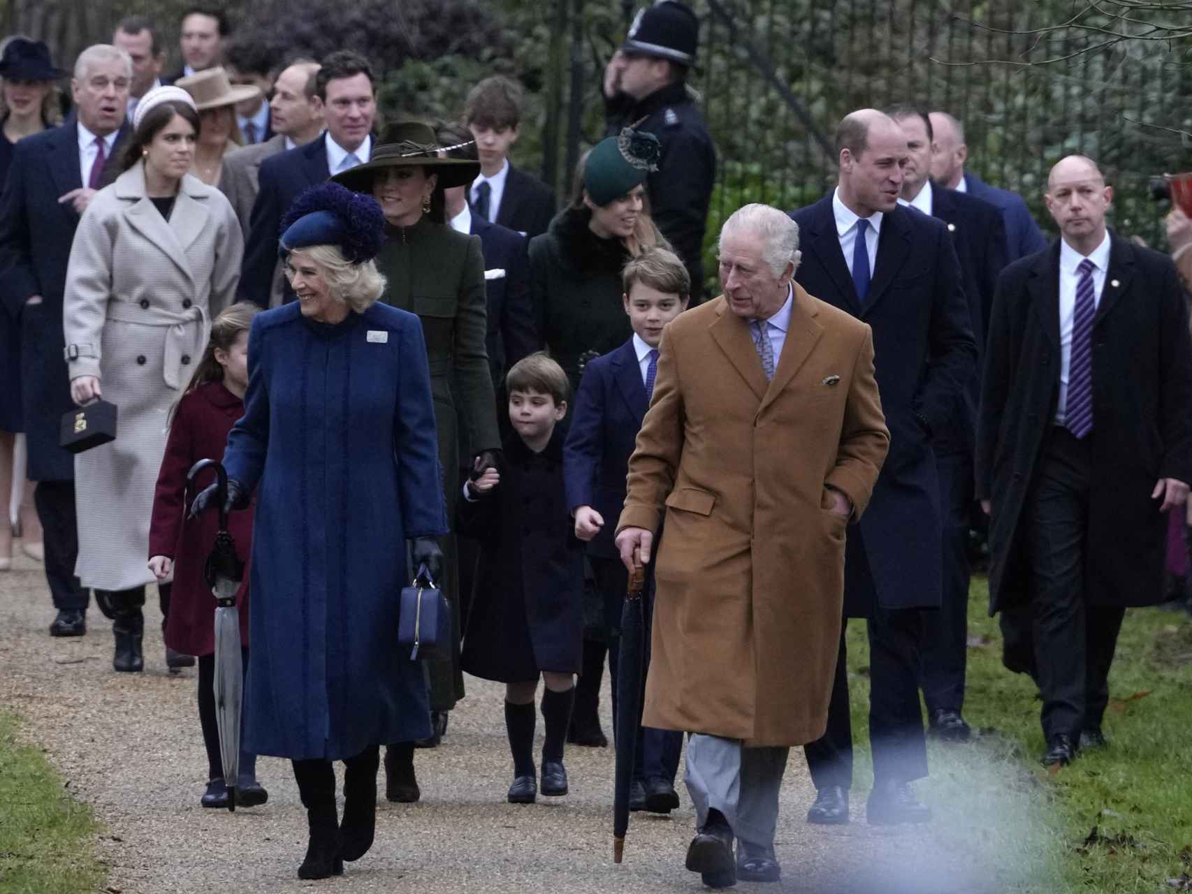 Familia Real británica en la tradicional misa de Navidad.