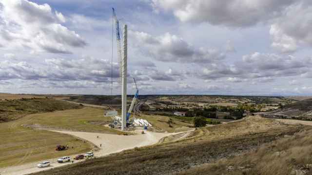 Iberdrola instalando el primer aerogenerador del complejo eólico Herrera II Burgos en 2020