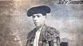 Félix Merino de novillero en la portada de la revista de toros Sol y Sombra