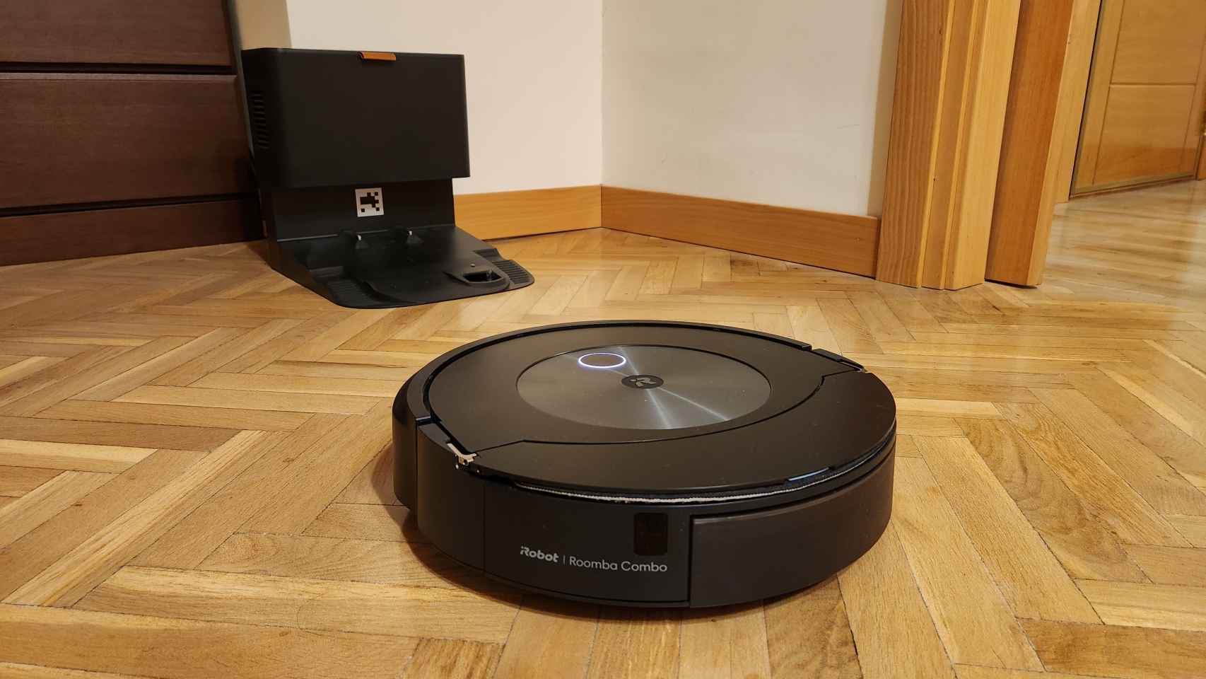 Roomba Combo j7+: o aspirador robot que aspira e lava, sem molhar os  tapetes💧👌 