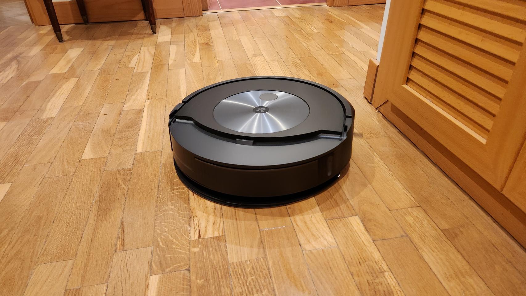 Robot aspirador y friegasuelos Roomba Combo® j7+, una limpieza sin  obstáculos