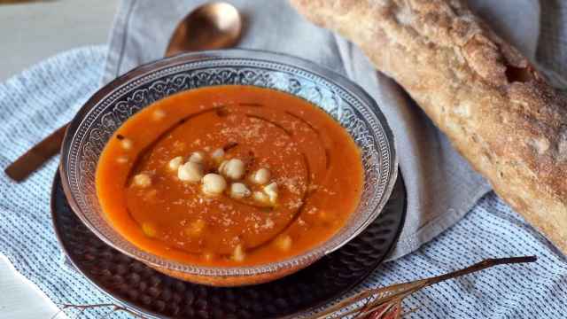 Sopa de tomate, garbanzos y coco al estilo Chana Masala para entrar en calor en invierno