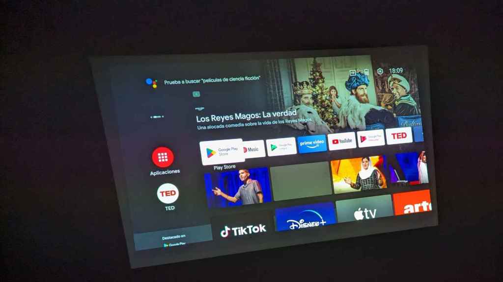 Experiencia de Android TV completa en un proyector