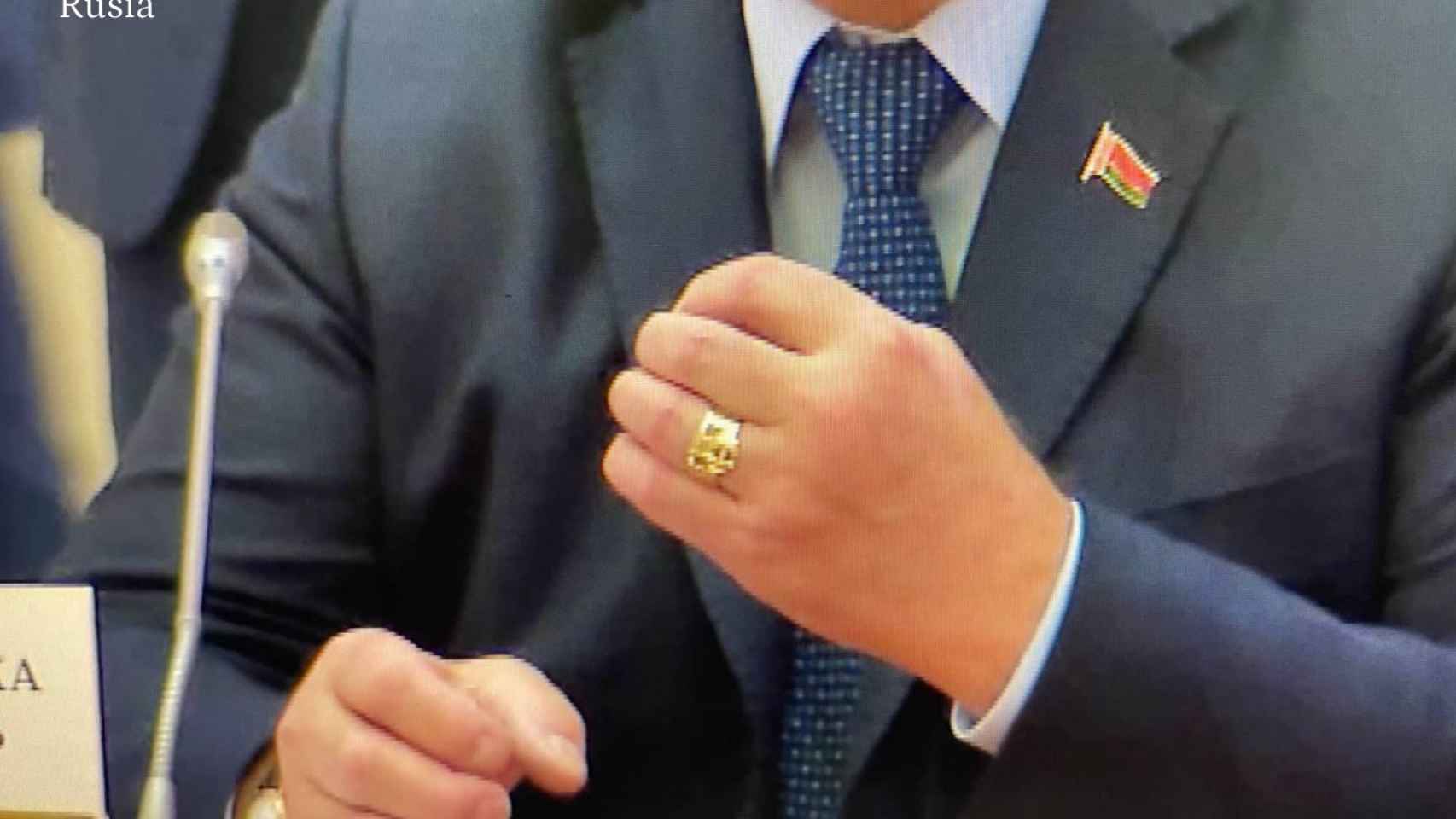 La comunidad del anillo de Putin: regala a sus socios de la CEI nueve sortijas de oro por el Año Nuevo thumbnail