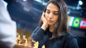 Sara Khadem, sin hiyab compitiendo en el Mundial de Ajedrez