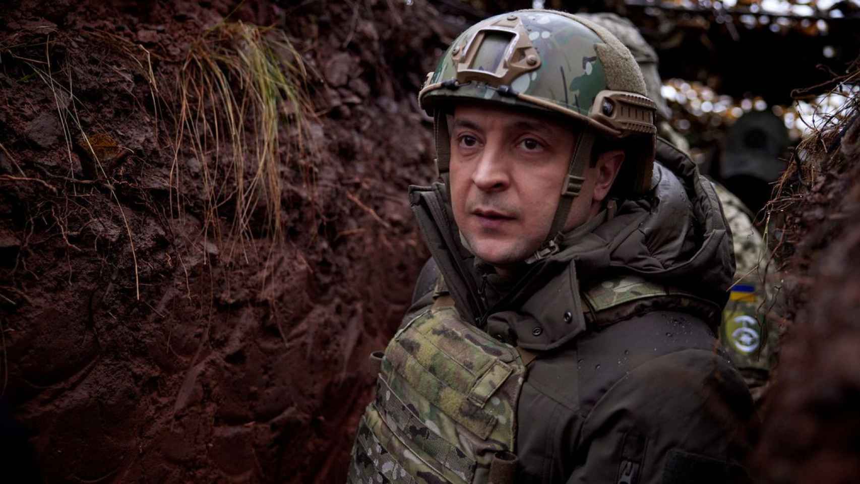 Zelenski, en una visita a las posiciones de combate en la región de Donetsk, Ucrania.