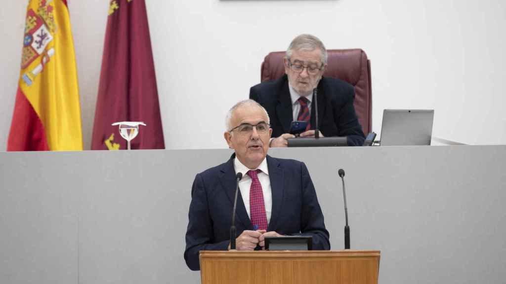 El viceportavoz del Grupo Parlamentario Socialista, Alfonso Martínez Baños, en la Asamblea Regional.