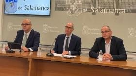 Tres veteranos diputados, el vicepresidente Carlos García Sierra,  el presidente Javier Iglesias y Antonio Luis Sánchez, diputado de Economía