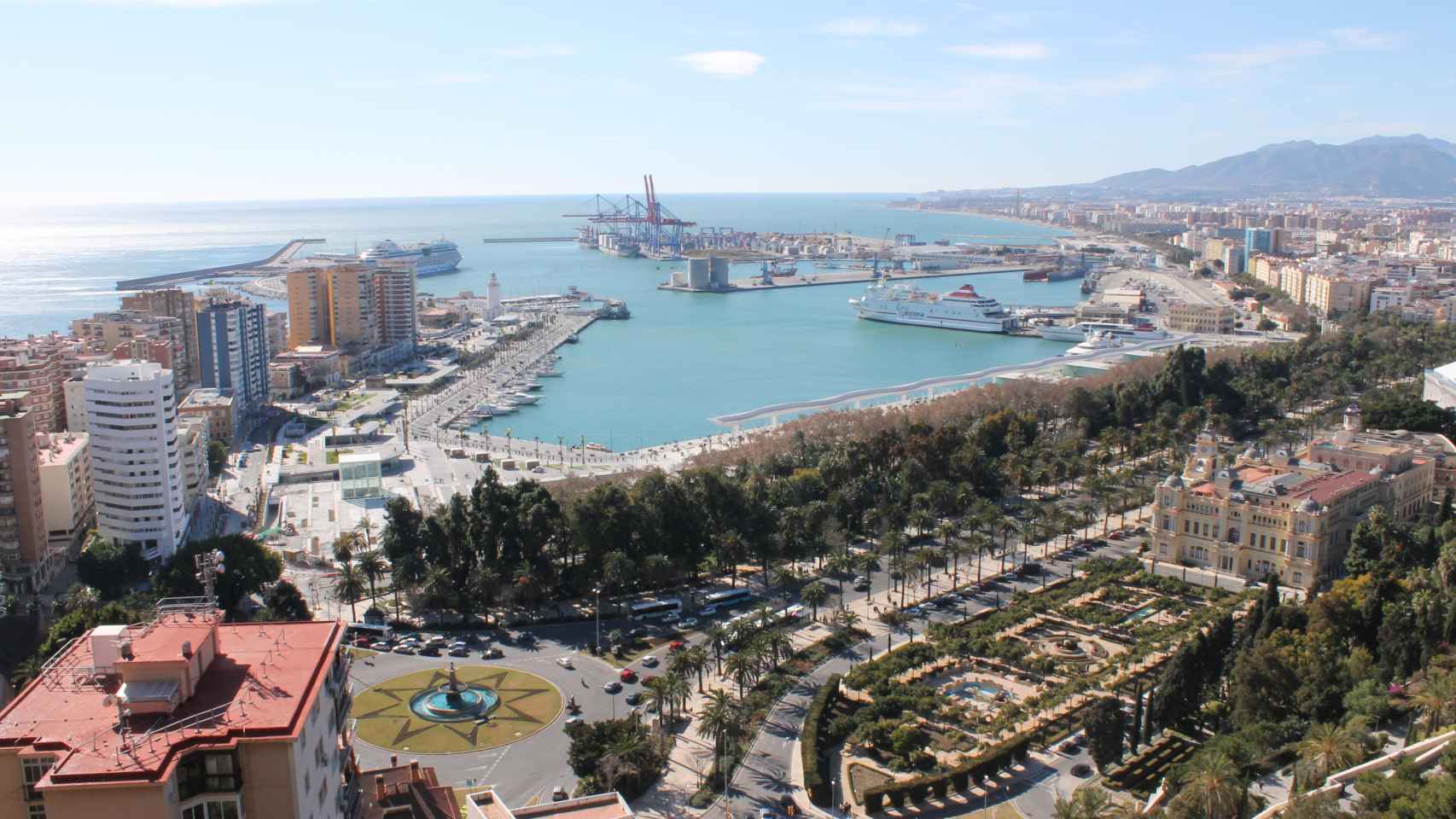 Vistas del puerto de Málaga.
