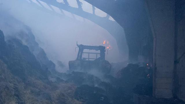 Violento incendio en una nave ganadera de Fuentemolinos