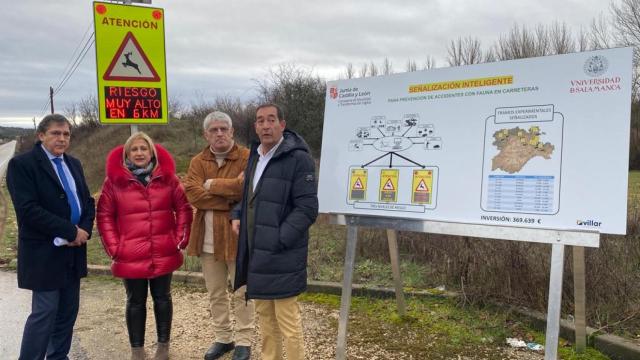 El director general de Carreteras e Infraestructuras, Jesús Puerta, y la delegada territorial de Soria, Yolanda de Gregorio, presentando el sistema