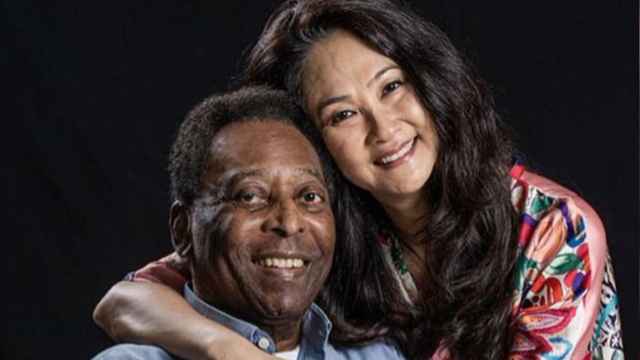 Marcia Aoki y Pelé en una imagen de redes sociales.