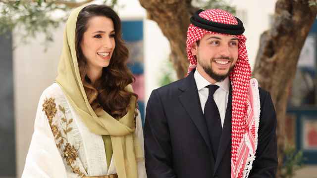 El príncipe Hussein y Rajwa Al Saif en un acto público en  Riyadh, Arabia Saudí, en agosto de 2021.