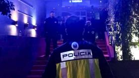 Un Policía de la Generalitat en un local de ocio.