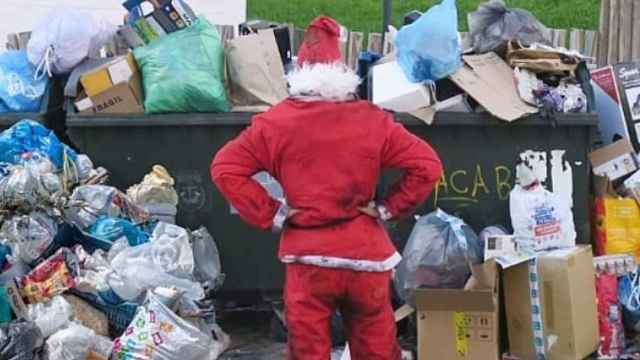 Imagen reivindicativa de Ecologistas en Acción con motivo de los residuos en Navidad.